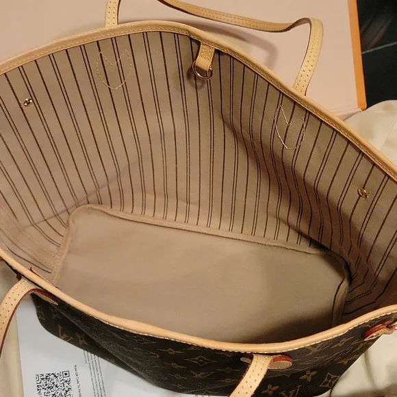 Authentic LV MM Neverful Tote2021 - Picture 5 of 17